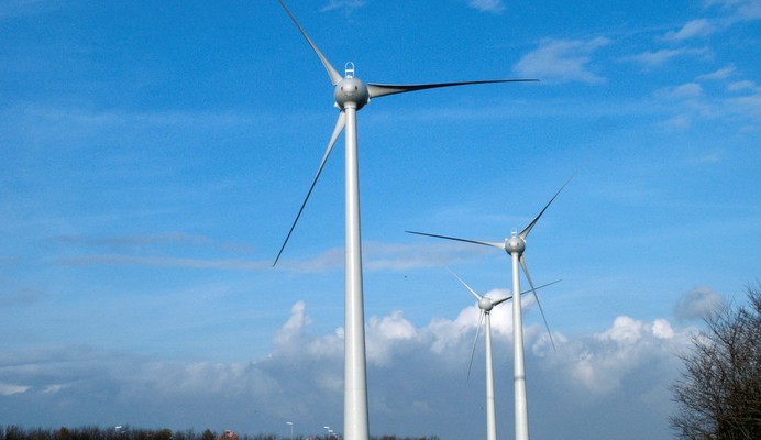 EUROTUNNEL settles wind turbines in its site of Coquelles for the benefit of the community