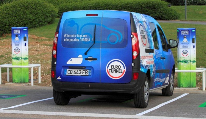 EUROTUNNEL makes electric recharging stations available to customers.