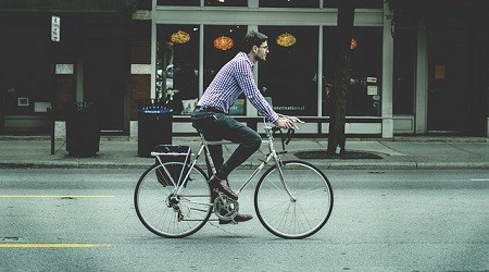 A good corporate citizen, JC DECAUX develops an environmentally-friendly offer of self-service bicycles in cities