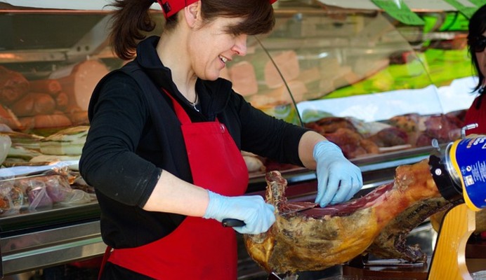 LESAGE & FILS valoriza los oficios de la carne gracias a sus acciones locales